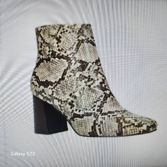 Bella Vita Women's Wilma Ankle Booties Taupe Snake Size 7 W. NIB - Picture 2 of 10